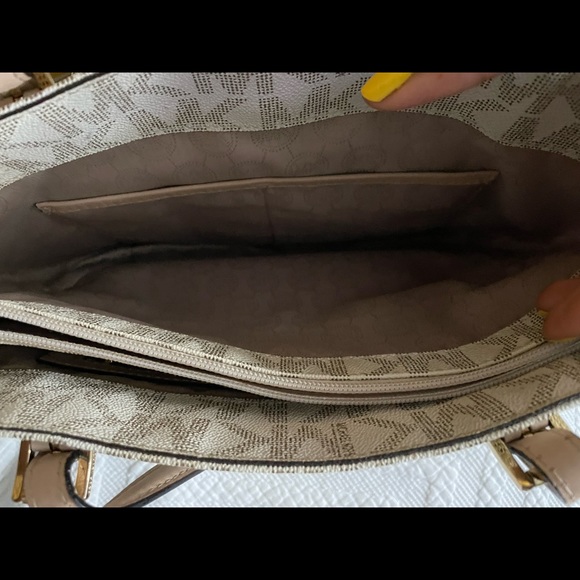 Michae Kors white logo handbag & wallet bundle - Picture 4 of 13